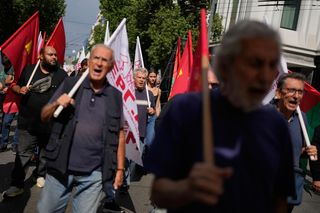 Grecja paraliżowana strajkiem generalnym. Protest przeciwko wydłużeniu dnia pracy