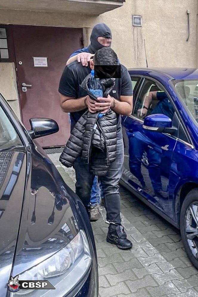 Huk i kłęby dymu! Wielka akcja CBŚP w Warszawie. Doszło do porwania