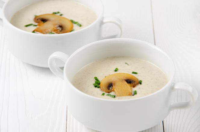 Zupa krem z pieczarek: przepis na pyszną sycącą zupę