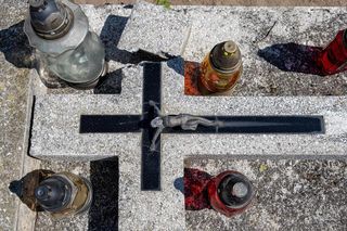 Krzyż runął na 5-letnią Marysię! Cudem przeżyła, a winnych wciąż brak