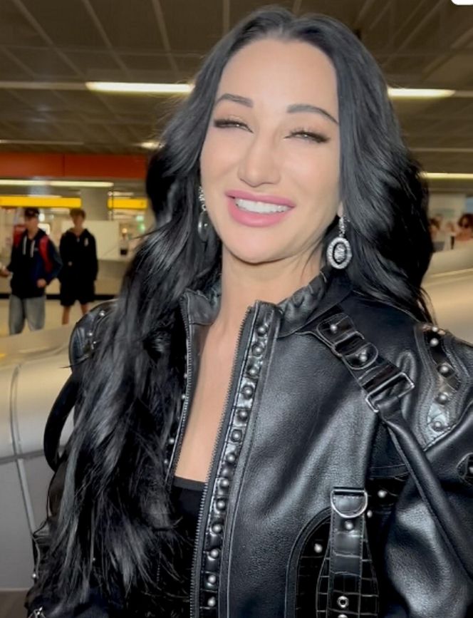 Tak fani powitali Justynę Steczkowską na lotnisku. Były łzy i tulenie. "Byłaś najlepsza"!