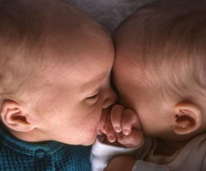 Zaszła w ciążę dwa razy w ciągu miesiąca. Na świat przyszły nie-bliźniaczki