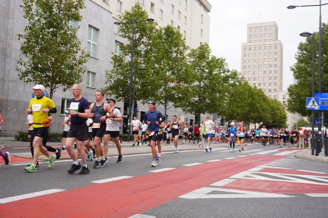 Uczestnicy Maratonu Warszawskiego 2025