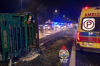Ciężarówka przewrócił się na A1 w Nowym Dworze. Kierowca ranny, droga zablokowana!