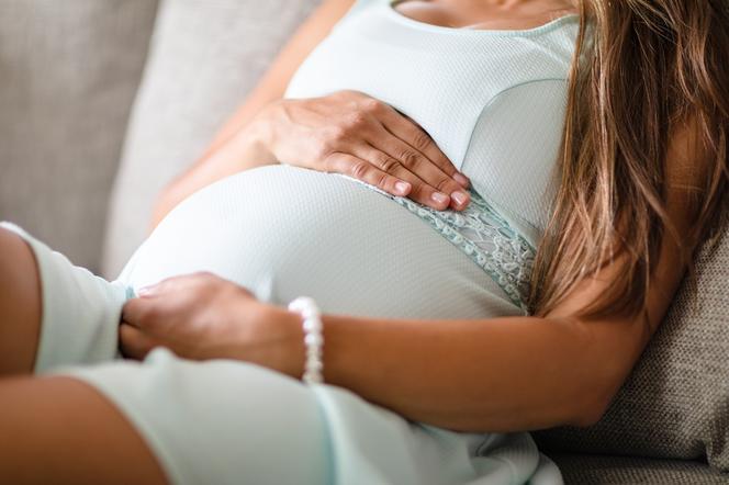 Białe upławy w ciąży - to zupełnie normalne, a może wymaga konsultacji?