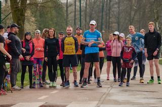Niezniszczalny maratończyk z Pabianic. Przebiegnie 10 maratonów, żeby wesprzeć chore dzieci