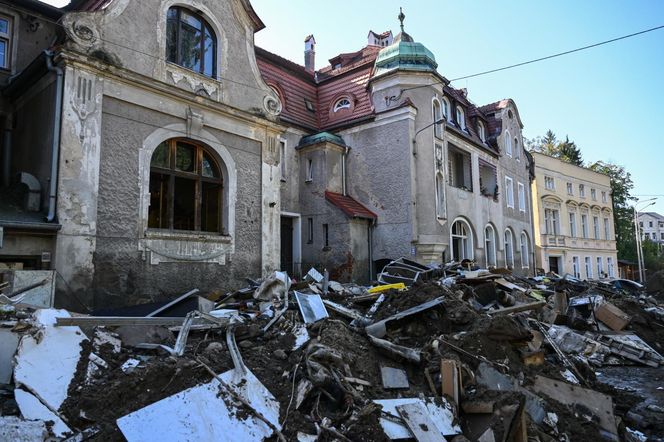 Szok, złość i płacz w Lądku-Zdroju. Miasto w niczym nie przypomina uzdrowiska [ZDJĘCIA]