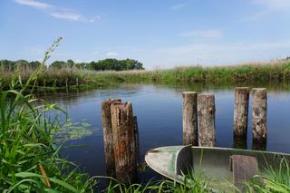 Zerwany most nad Narwią. Zobacz krajobraz Narwiańskiego Parku Narodowego