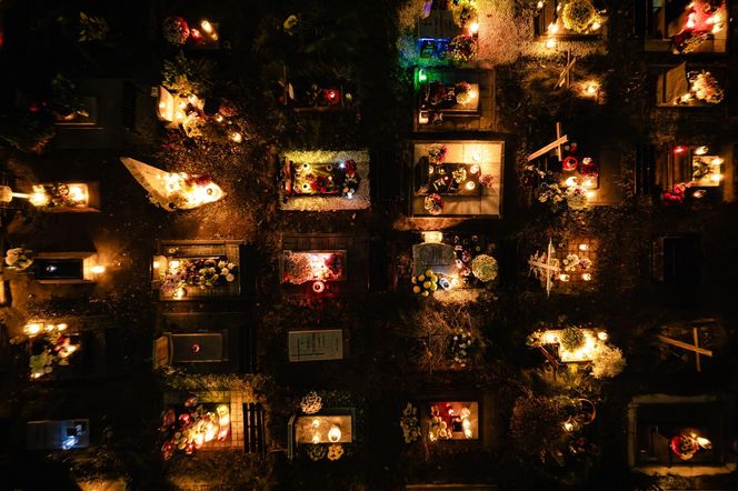 1 listopada na Cmentarzu Łostowickim w Gdańsku. Tak wygląda w dniu Wszystkich Świętych