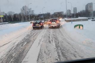 Kierowcy są wściekli. Jest ślisko i niebezpiecznie. Pługopiaskarki nie nadążają. Zima pokonała Białystok