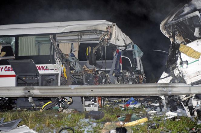 Węgry: Zderzenie autobusu i dwóch ciężarówek. 51 rannych