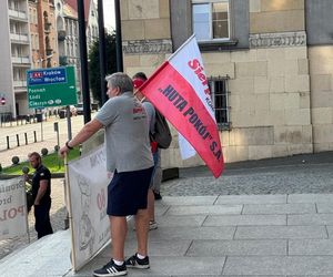 Paraliż w Katowicach. Rozpoczął się protest górników i hutników. Stal się hartuje, a rząd ją rujnuje