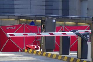 Wstrząsający pożar w wieżowcu na Woli. Jedna osoba spłonęła, druga wyskoczyła z 15. piętra 