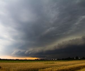 Pogodowy armagedon w weekend. Ostrzeżenia dla całego kraju. W tych regionach będzie najgorzej