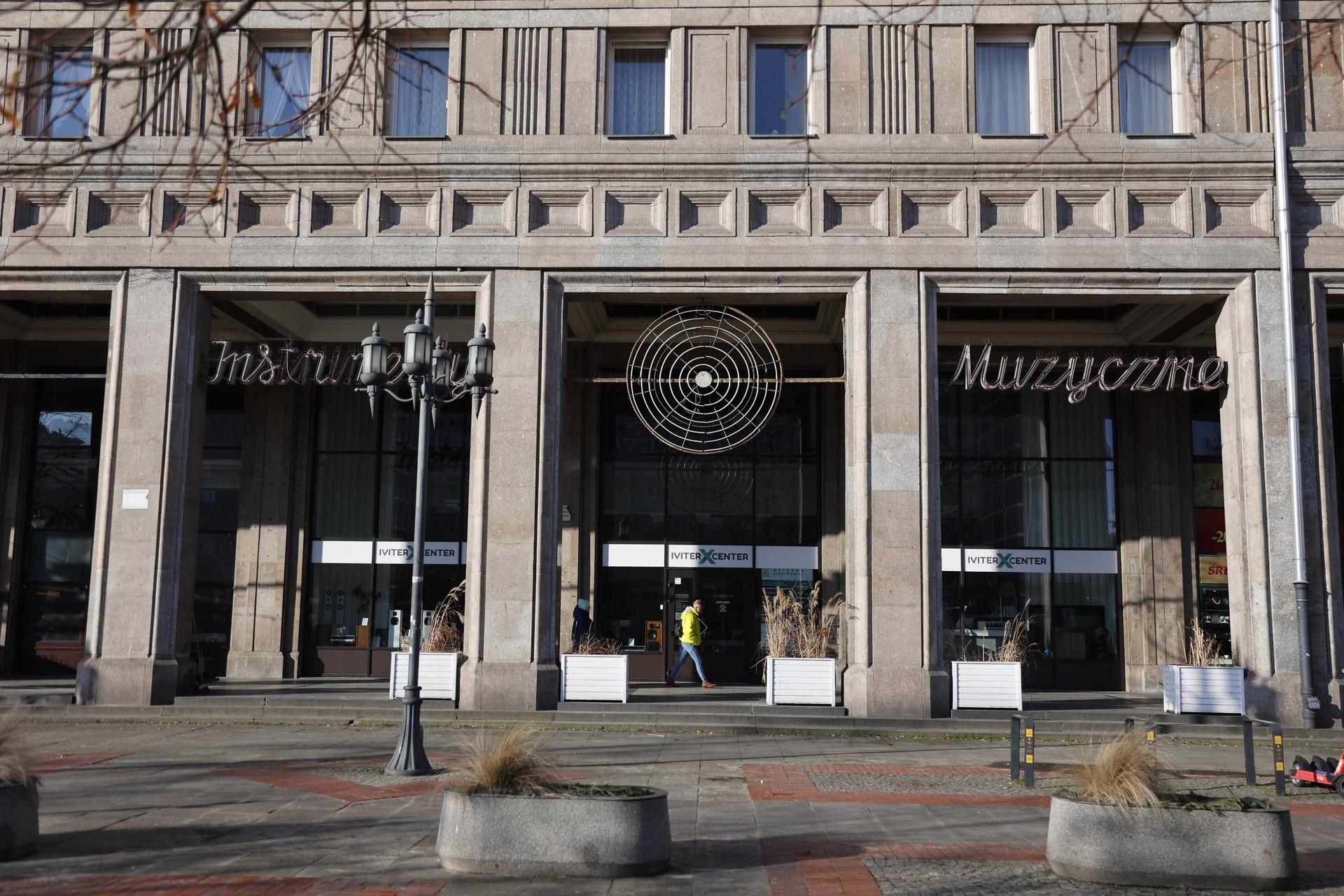 Warszawskie neony z PRL-u - zobacz zdjęcia iluminacji i sprawdź, gdzie je znaleźć