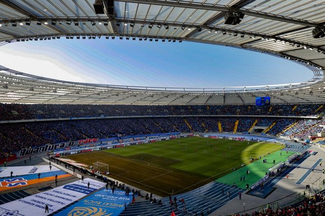 Ruch - Wisła: Zaorana murawa na Stadionie Śląskim