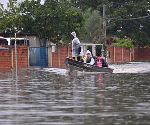 Brazylia zmaga się z powodzią. 59-latek uratował kilka setek ludzi [zdjęcia]