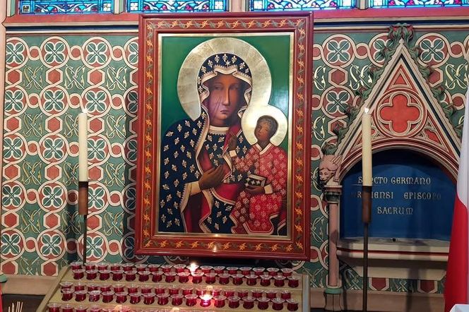 Paryż: Jasnogórska Ikona wróciła do Kaplicy Polskiej w katedrze Notre – Dame 