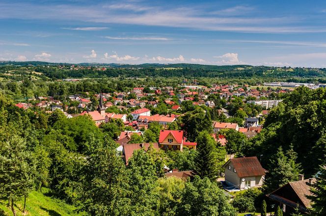 W tym małopolskim mieście mieszkał kiedyś święty. Leży w pobliżu Krakowa