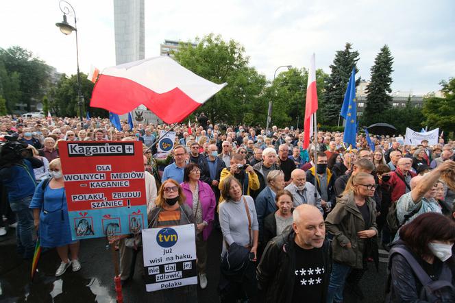 Protest w obronie TVN w Warszawie