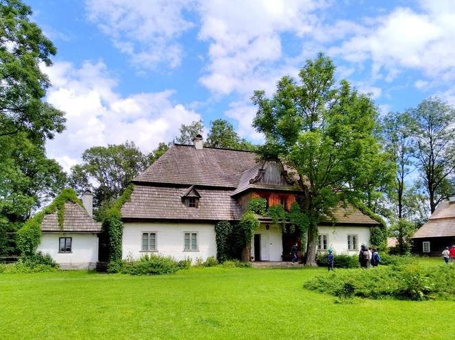 To jedna z najsłynniejszych wsi w Małopolsce. Wychował się w niej ks. Józef Tischner