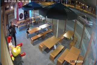 Uszkodził clowna przy McDonald's w Rzeszowie. Szuka go policja