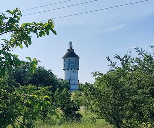 Prawie jak dom Muminków. Zabytkowa wieża na Mazurach zachwyca