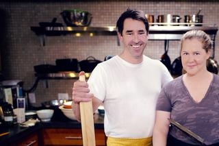 Premiera „Amy Schumer uczy się gotować” w Food Network: program pełen humoru i pysznych przepisów