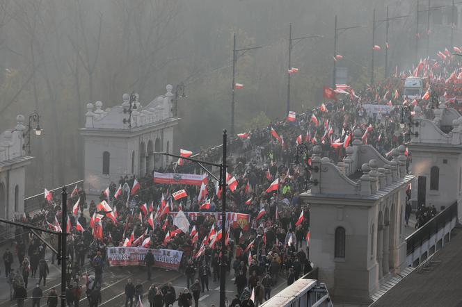 Marsz Niepodległości przeszedł przez most Poniatowskiego