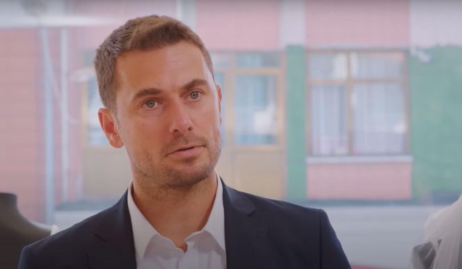 Kuzey i Bahar pójdą do salonu sukien ślubnych, by wybrać dla dziewczyny kreację.
