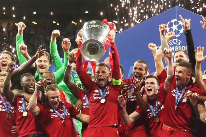 Liverpool w poprzednim sezonie wygrał Ligę Mistrzów, ale w Premier League przegrał minimalnie (punktem) z Manchesterem City.