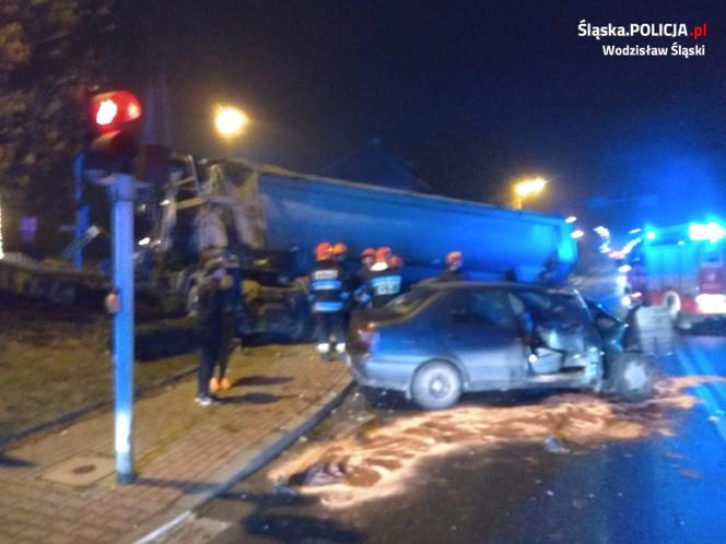 Zderzenie osobówki z tirem na DK-78