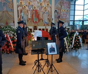 W południe zawyły syreny. Tak policjanci oddali hołd Mateuszowi Biernackiemu