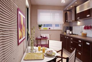 Pomysły na ścianę w kuchni: tynk dekoracyjny lub tapeta