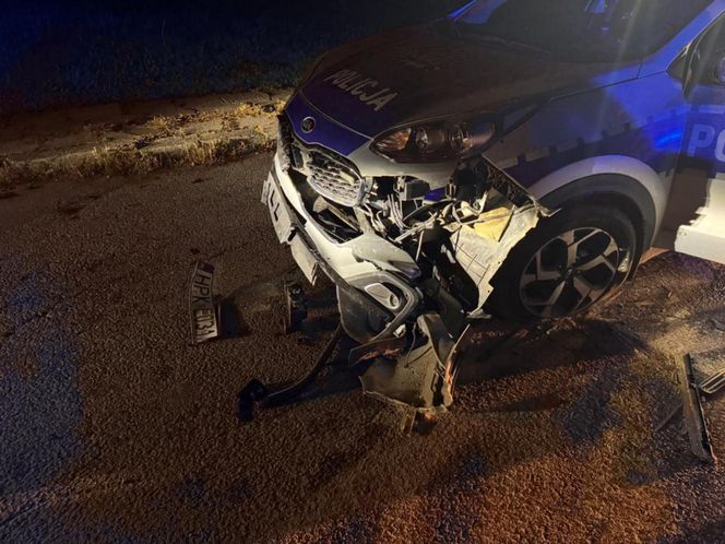 Zniszczone radiowozy po pościgu Wierzbna