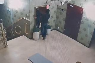 Policjanci z Grudziądza szukają złodzieja lustra. Zobacz VIDEO z kradzieży!