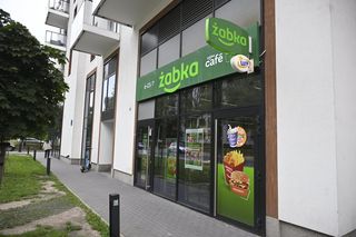 Żabka 23 grudnia 2025 – do której otwarta? Sprawdź godziny pracy sklepów przed świętami