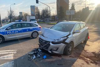 Olsztyn. Wypadek na skrzyżowaniu Dworcowej z Żołnierską. Kierowca nie miał prawa jazdy [ZDJĘCIA]