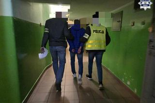 Podał się za urzędnika i powiedział, że musi sprawdzić ogrodzenie. Chwilę później z domu zniknęło 15 tys. zł