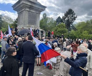Protest na Cmentarzu Mauzoleum Żołnierzy Radzieckich w Warszawie (9.05.2025)
