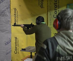 Zawody strzeleckie w Warszawie. Z bronią weterani, funkcjonariusze i żołnierze