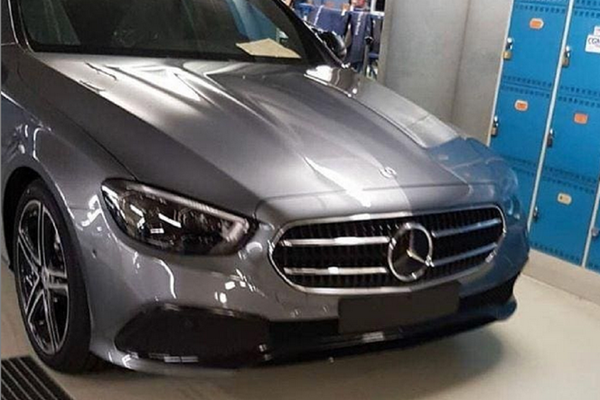 Nowy Mercedes-Benz Klasy E pokazał twarz! To kolejny wyciek z fabryki