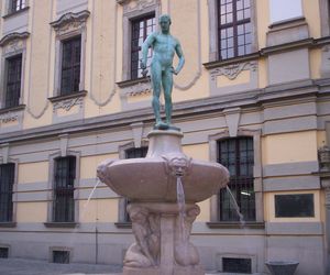 Legenda o pomniku Szermierza