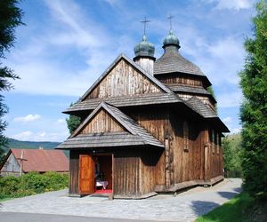 Z tą wsią na Podkarpaciu związany jest wojak Szwejk. Przez miejscowość przebiega jego szlak