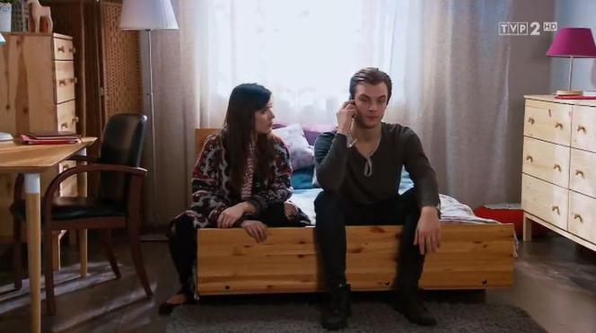 Barwy szczęścia, odcinek 1870, Agata (Natalia Zambrzycka), Paweł (Mateusz Rzeźniczak)