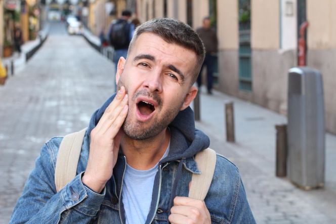 Stres z powodu koronawirusa może ci zniszczyć zęby. Jak tego uniknąć?