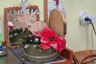 Podopieczni Caritas z Rudnika nad Sanem przygotowują ozdoby świąteczne [GALERIA]