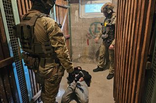 Pilna akcja antyterrorystów. 40-latek włamał się do domu i postrzelił właściciela