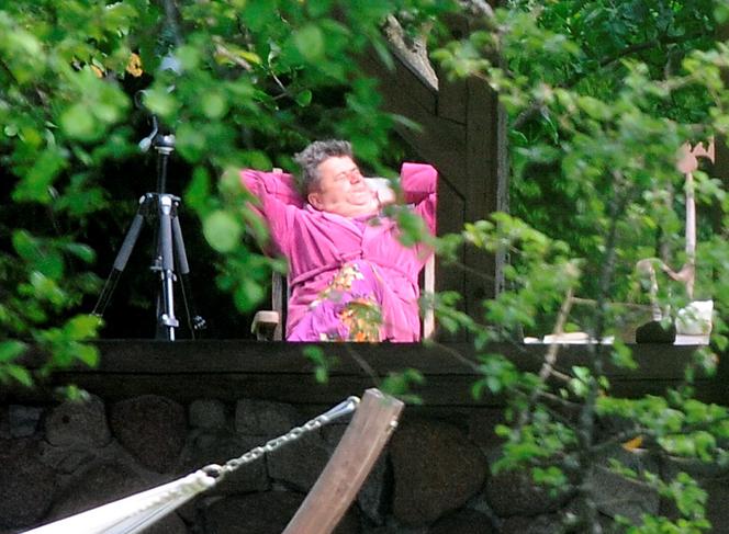 Polacy puścili go w szlafroku