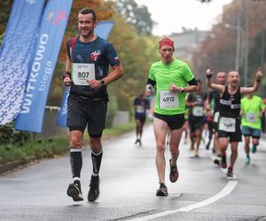 22. Poznań Maraton za nami. Tysiące biegaczy na ulicach Poznania 